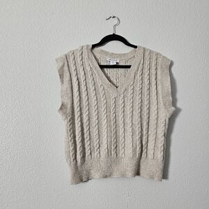 Cable Knit V-Neck Sweater Vest in Oatmeal Sz S
